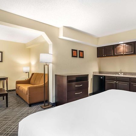 Comfort Inn & Suites Lake Norman Корнелиус Екстериор снимка