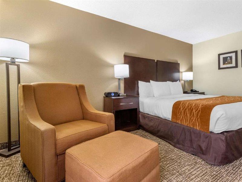 Comfort Inn & Suites Lake Norman Корнелиус Екстериор снимка