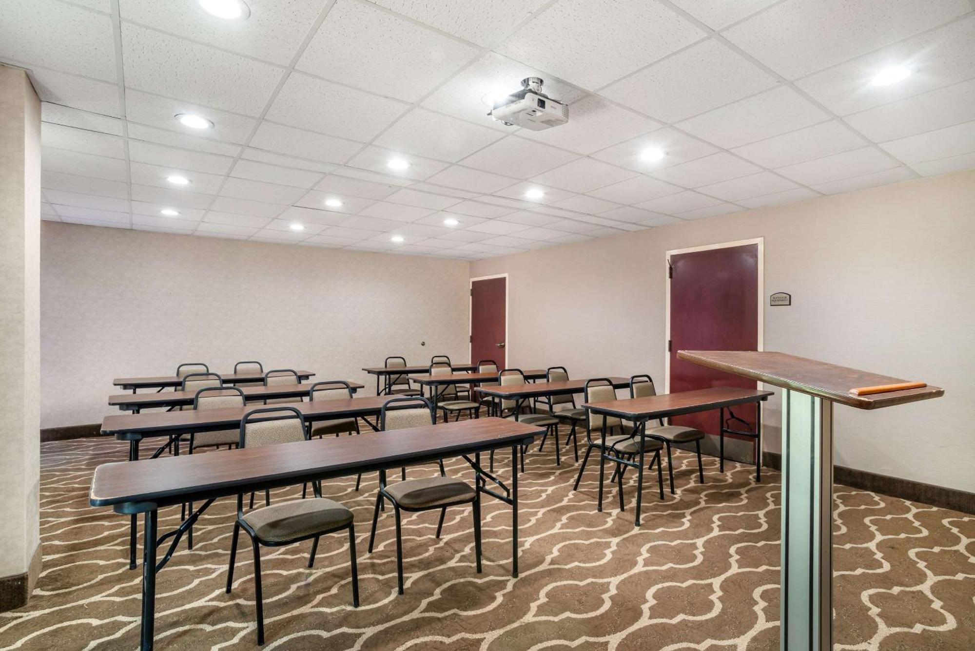 Comfort Inn & Suites Lake Norman Корнелиус Екстериор снимка
