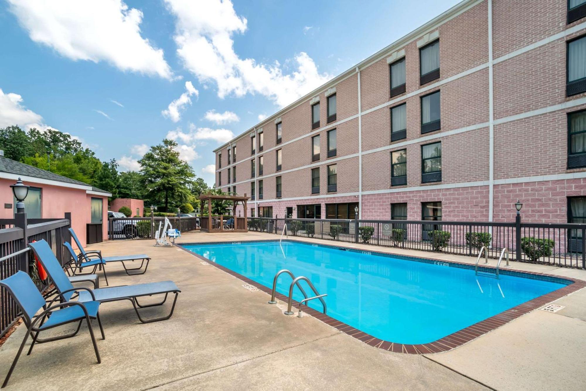 Comfort Inn & Suites Lake Norman Корнелиус Екстериор снимка