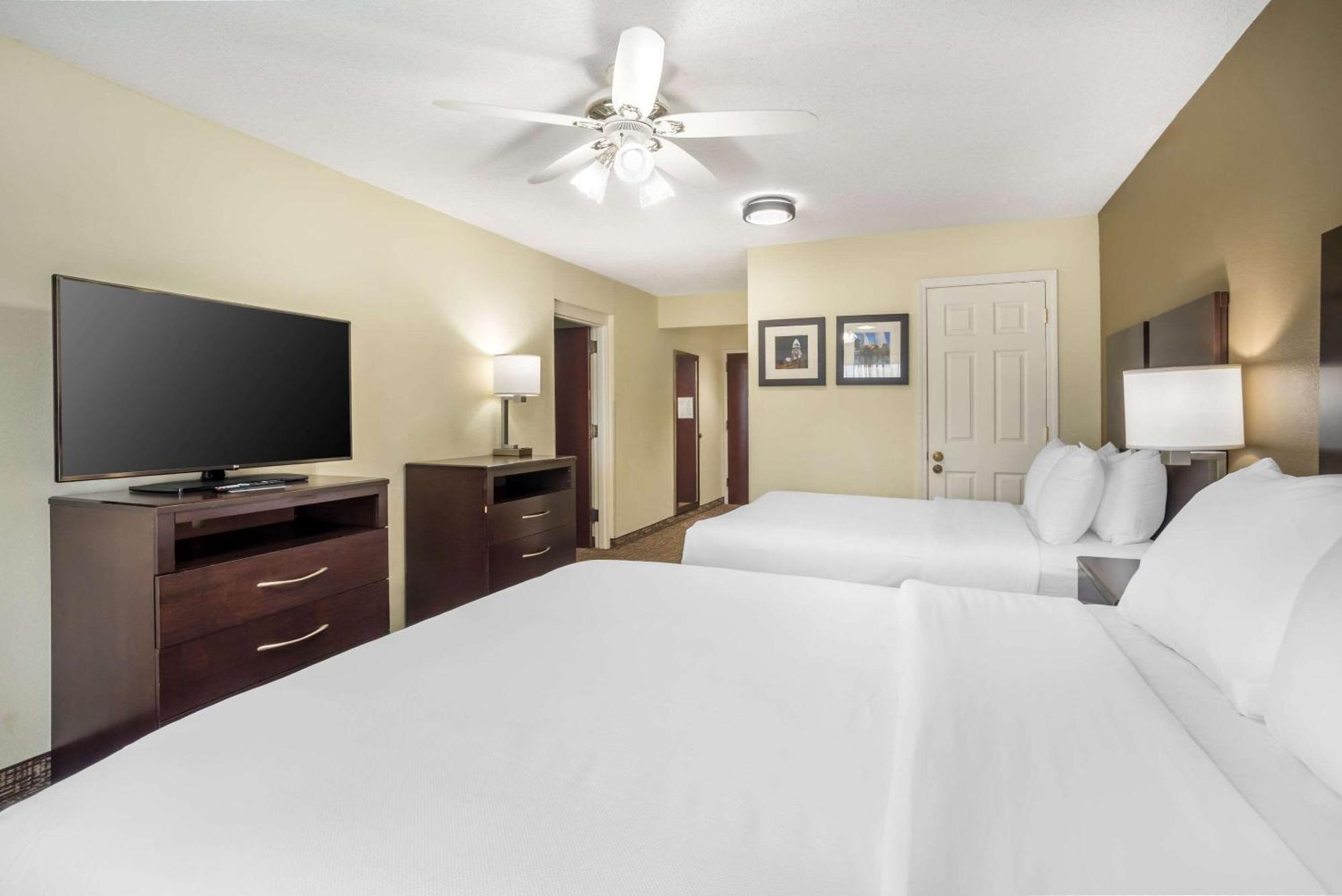 Comfort Inn & Suites Lake Norman Корнелиус Екстериор снимка