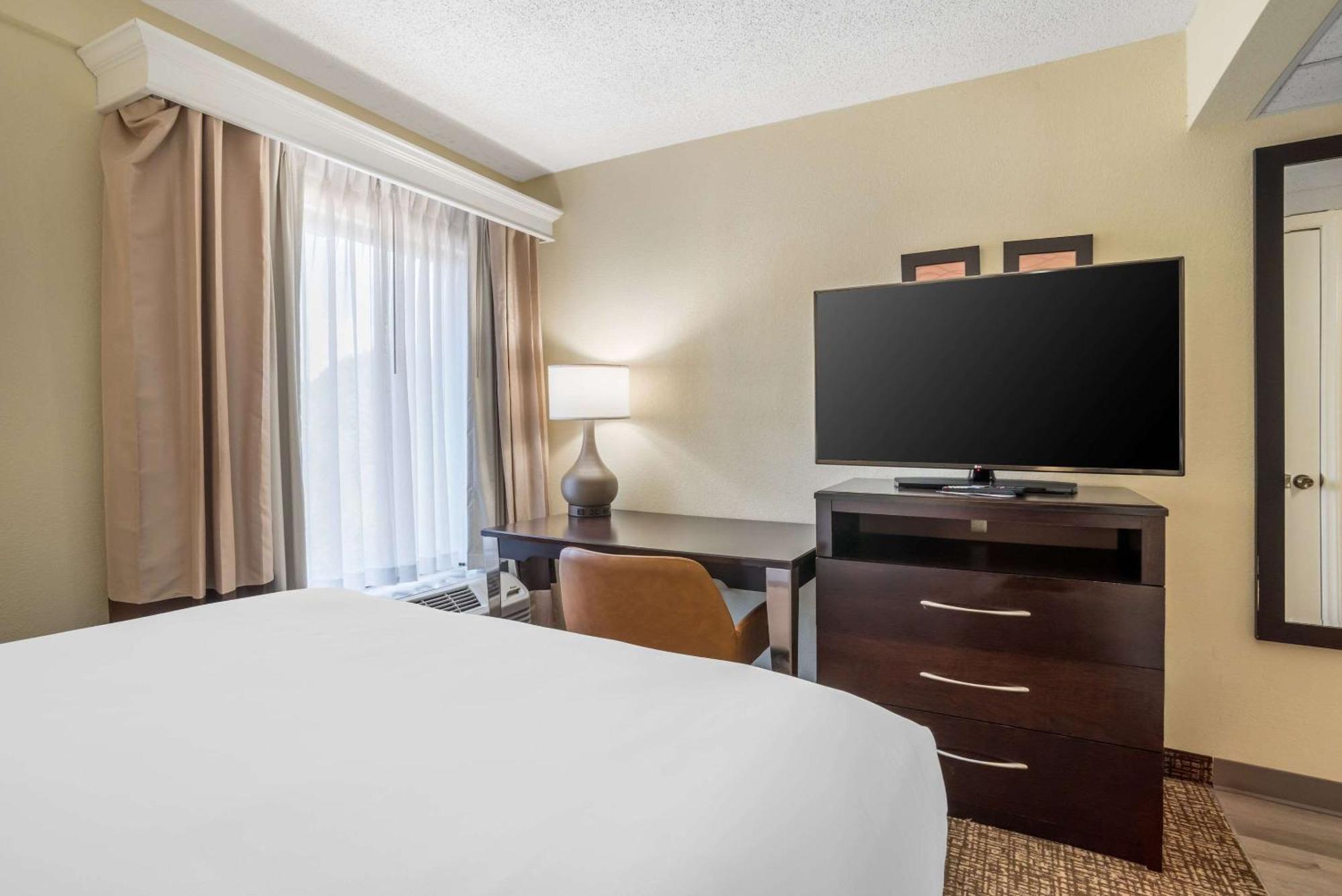 Comfort Inn & Suites Lake Norman Корнелиус Екстериор снимка