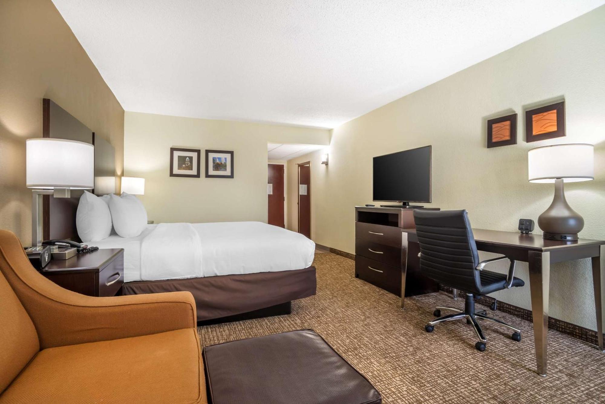 Comfort Inn & Suites Lake Norman Корнелиус Екстериор снимка