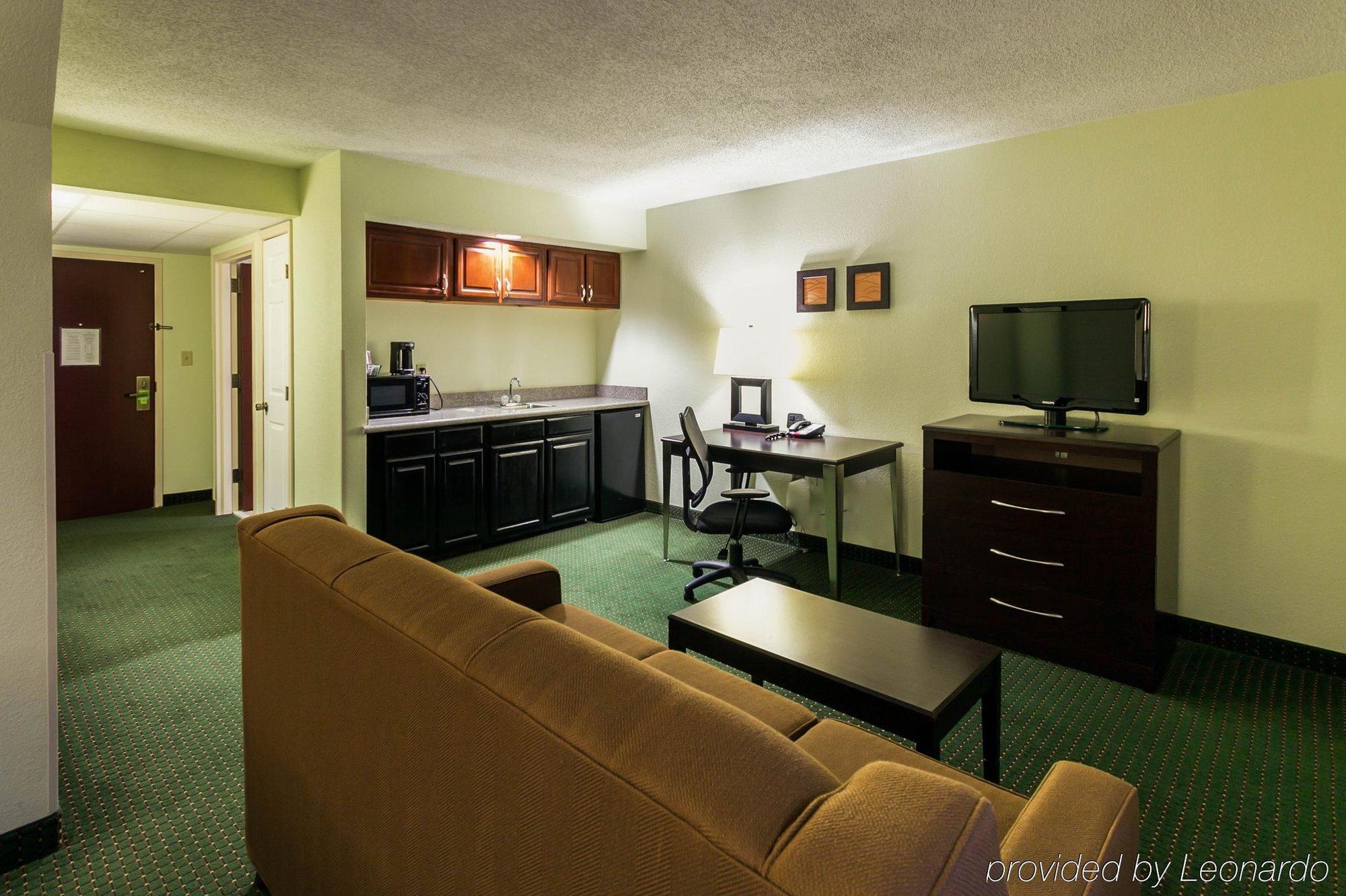 Comfort Inn & Suites Lake Norman Корнелиус Екстериор снимка